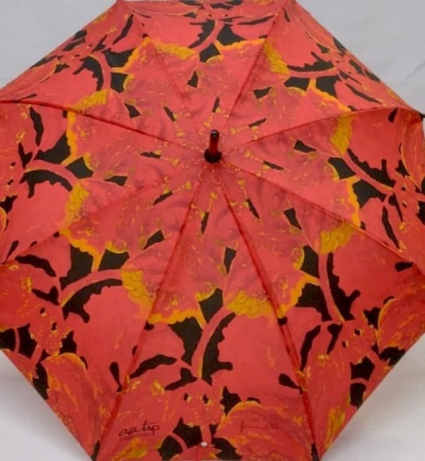 Guarda-chuva com a estampa da poltrona do Theatro São Pedro