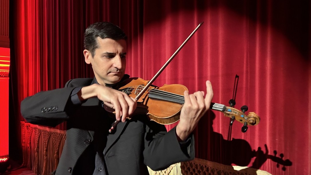 Orquestra Theatro São Pedro - Camilo da Rosa Simões (violino)
